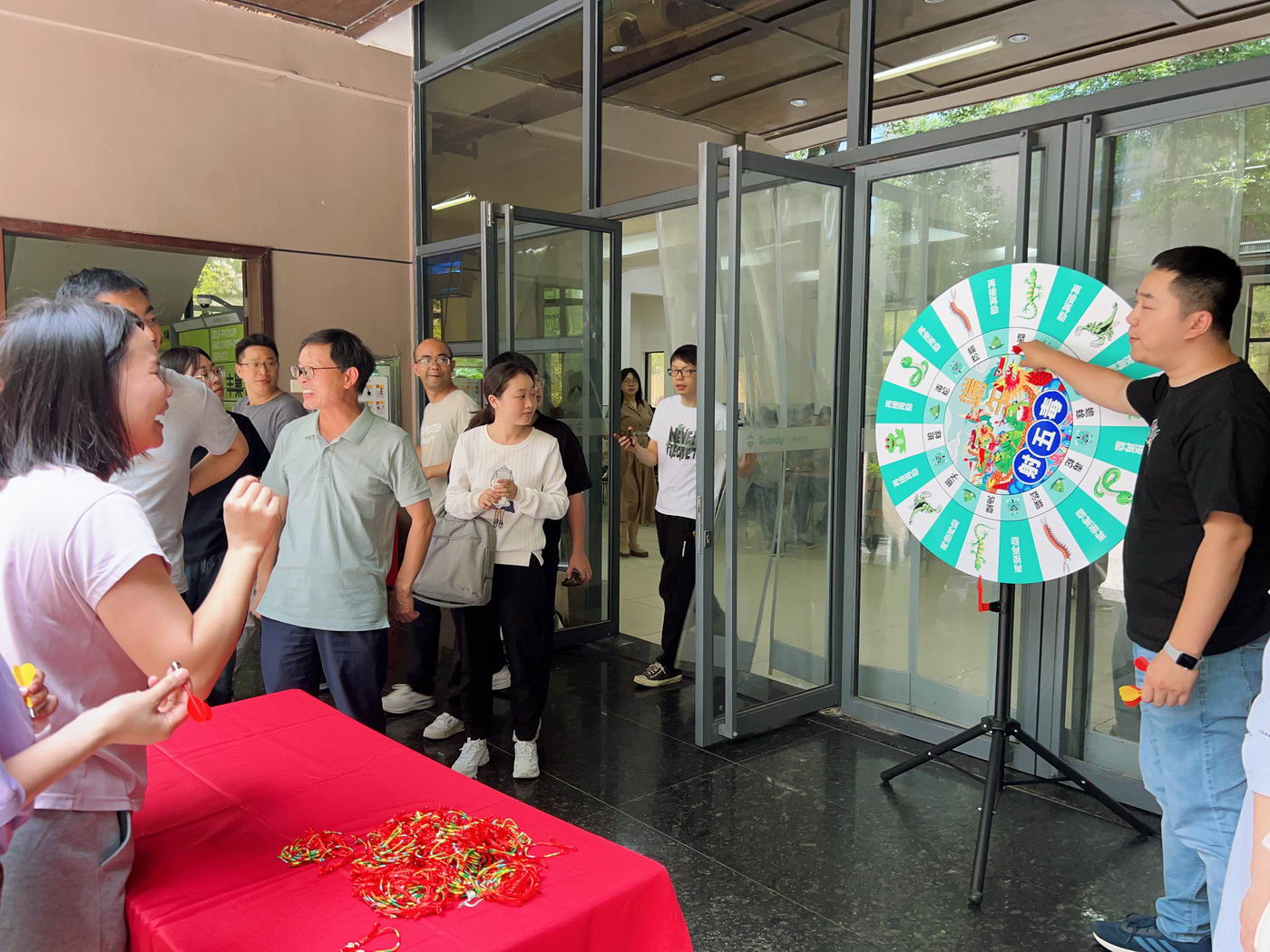 端午飛鏢大挑戰(zhàn)！靶盤上的五毒大作戰(zhàn)，太燃了！